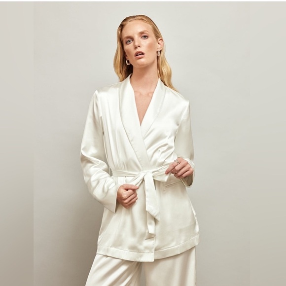 CARBON38 Silk Satin Ivory Smoking jacket size small BNWT brand new w tags - Picture 2 of 7